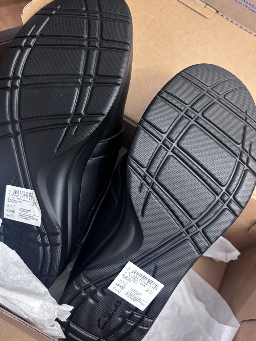 Clarks Black Leather  - Size 7 Wide - photo 3