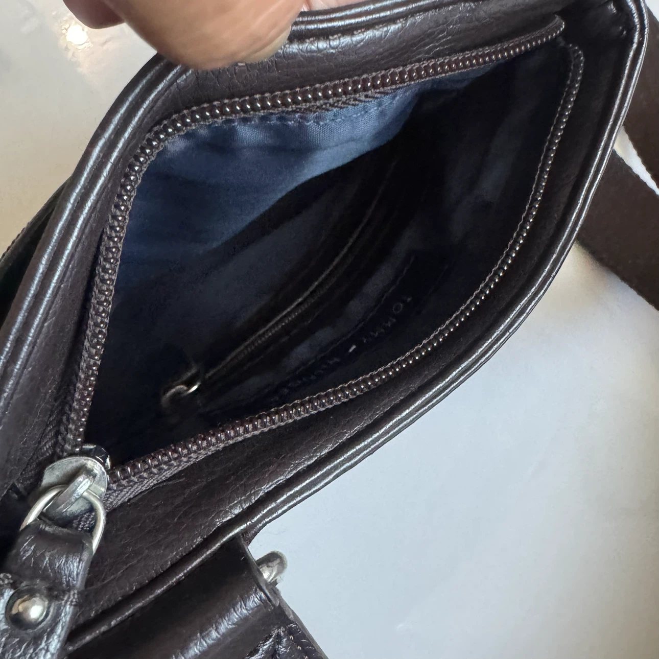 Tommy Hilfiger Crossbody Bag Brown Monogram UNISEX EUC - photo 3