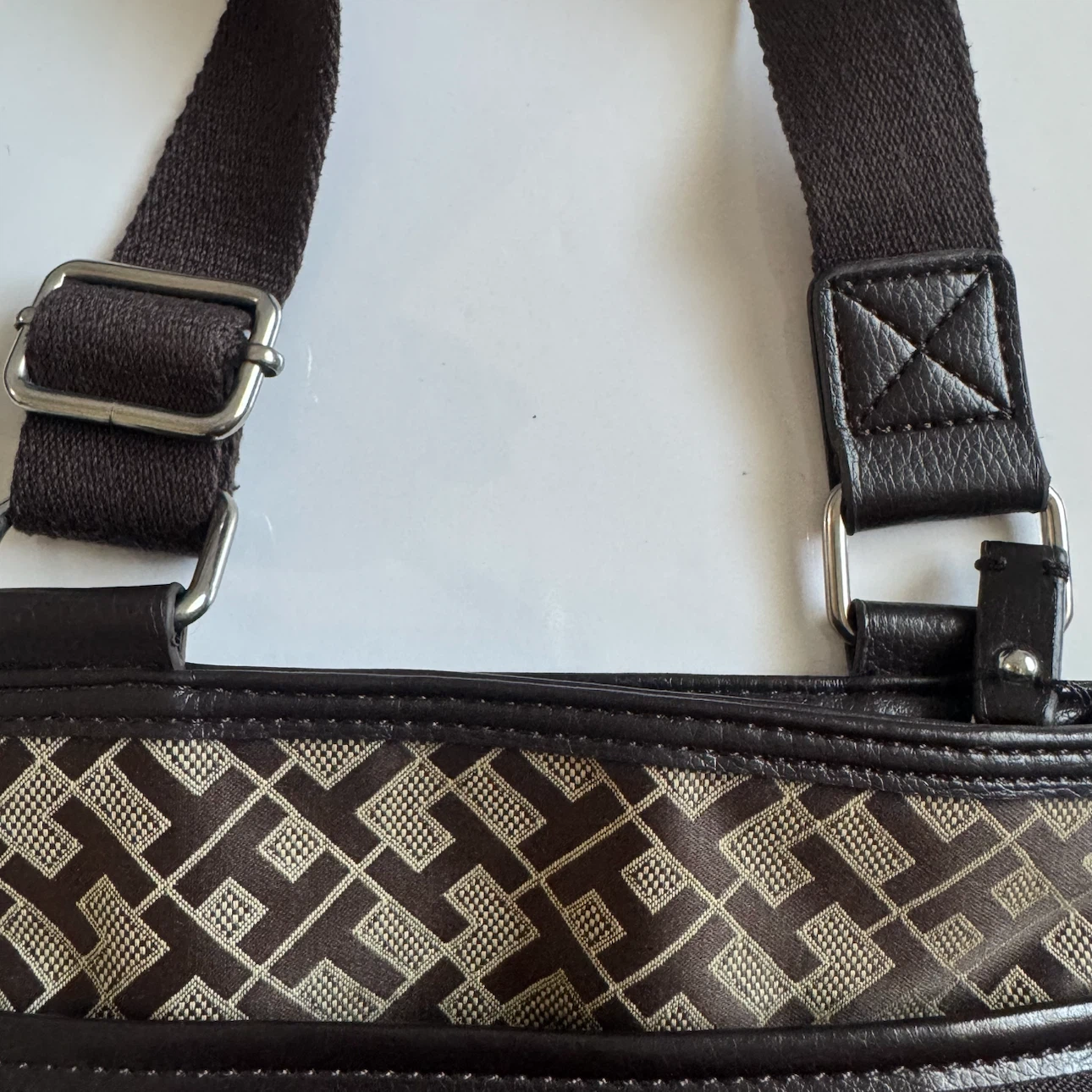 Tommy Hilfiger Crossbody Bag Brown Monogram UNISEX EUC - photo 5