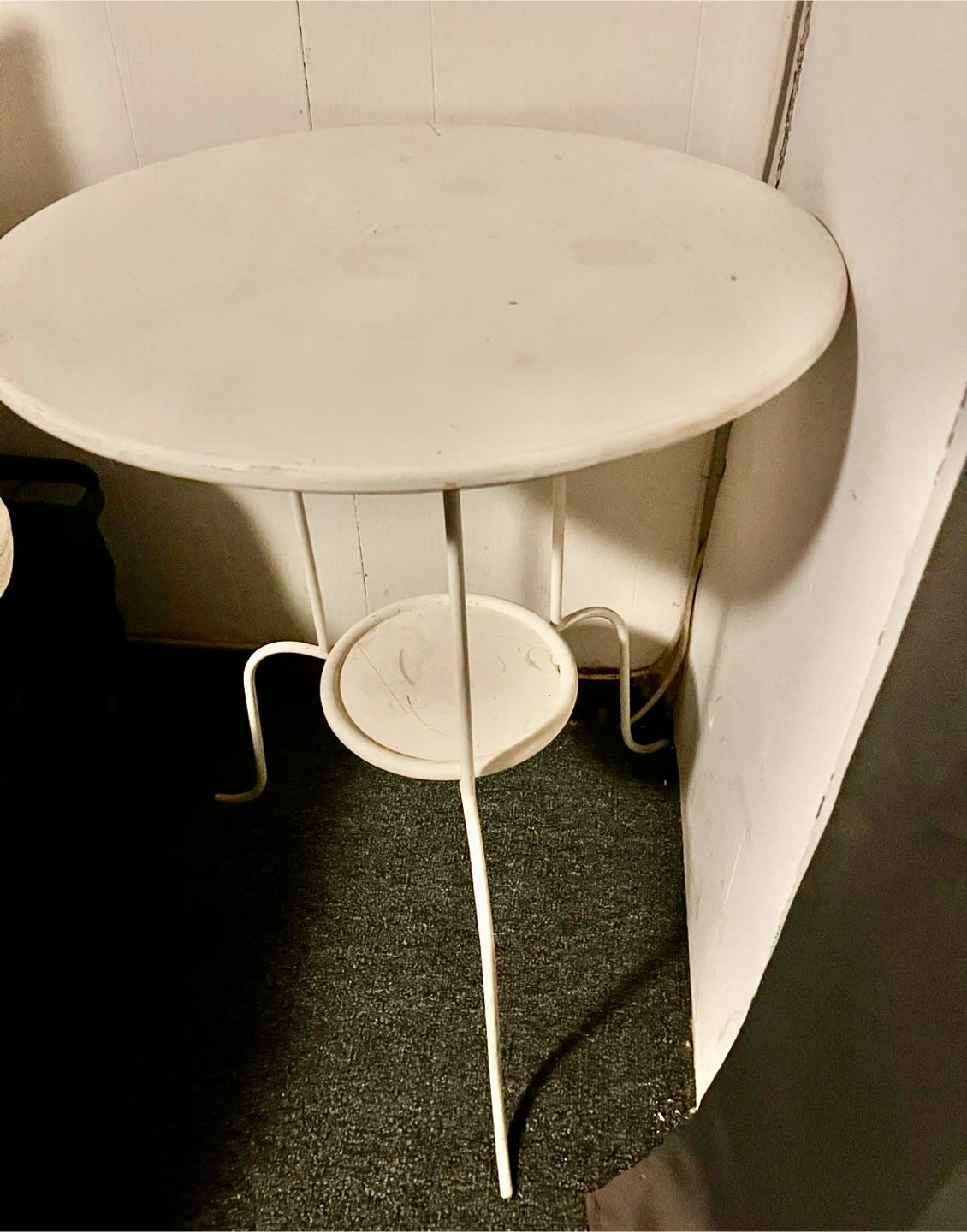 Round white metal side table - photo 2