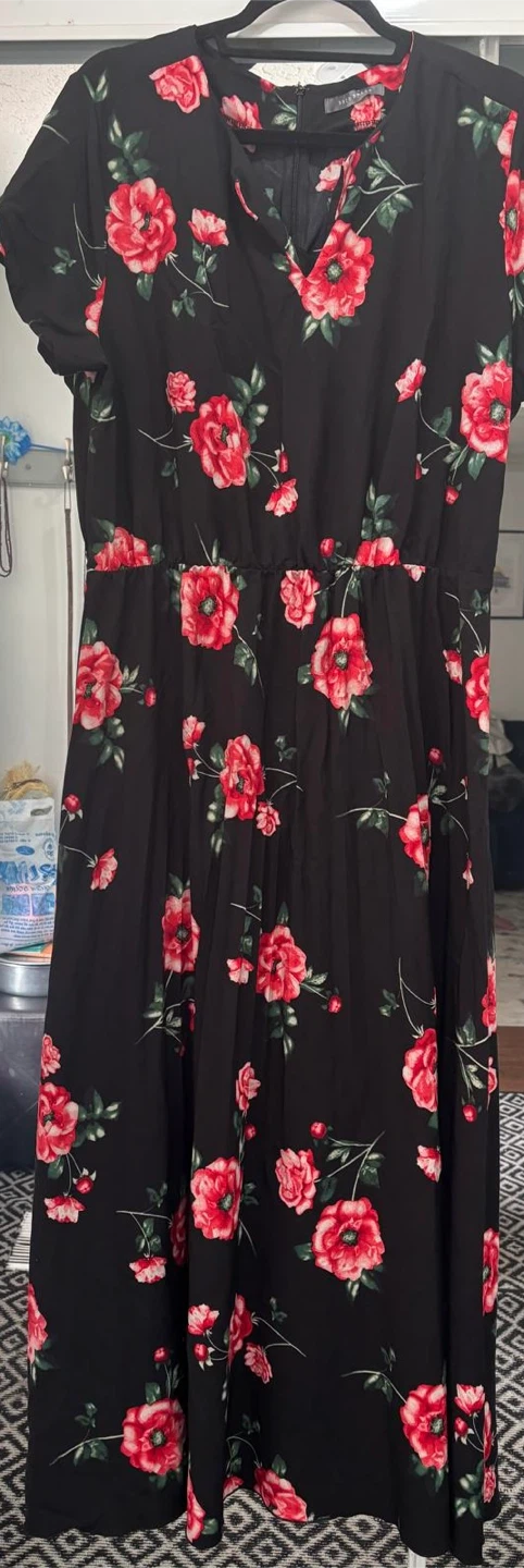 2 Suzy Shier Floral Dresses - photo 4