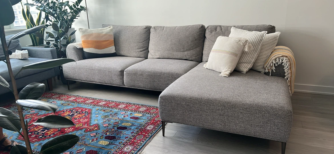 Structube "Victor" Right Chaise Sectional Sofa – Mint Condition - photo 2