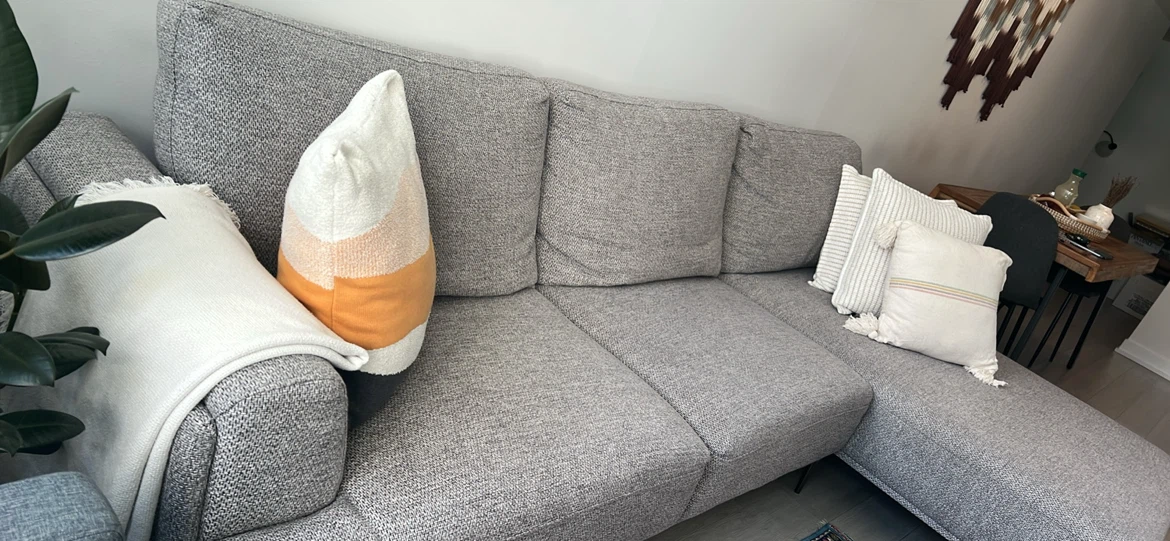 Structube "Victor" Right Chaise Sectional Sofa – Mint Condition - photo 3