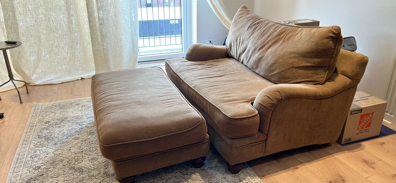 Schnadig Chair and a half with ottoman - photo 3