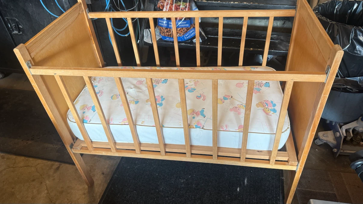 Wooden Baby Crib with Mattress vintage