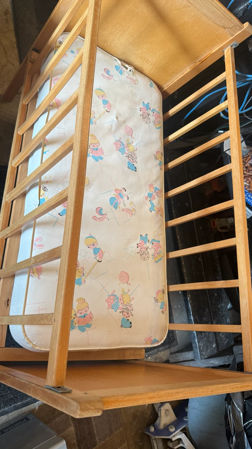 Wooden Baby Crib with Mattress vintage - photo 3