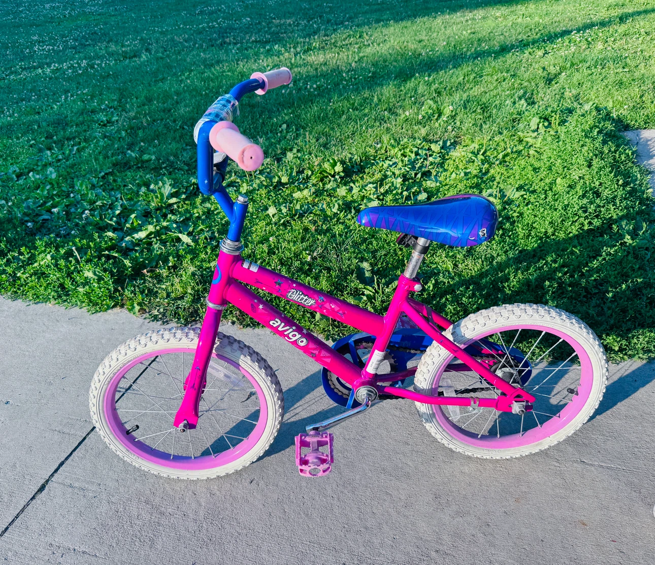 Avigo Glitter 16” Kids Bicycle with Training Wheels - photo 2
