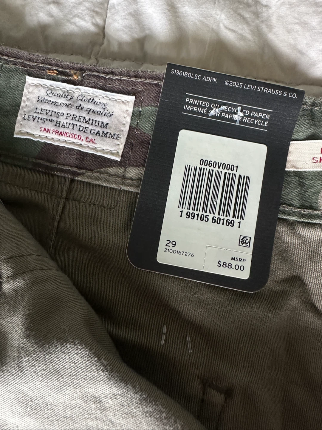 Levi's Ribcage Shorts - Camo Print Size 29