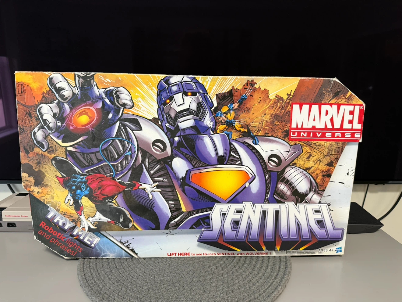 Marvel Universe Sentinel 16-Inch Action Figure with Wolverine