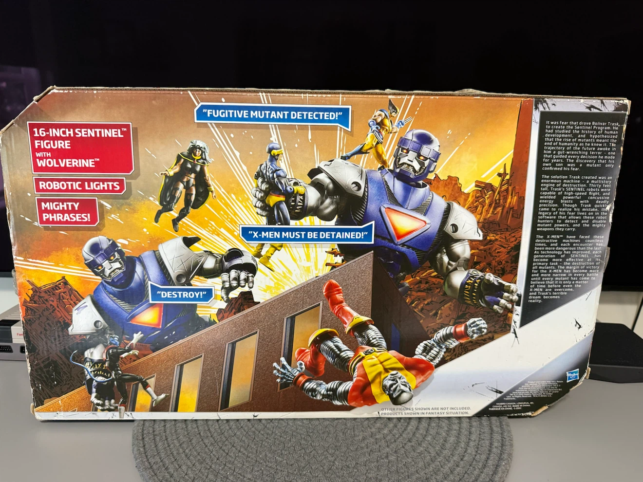 Marvel Universe Sentinel 16-Inch Action Figure with Wolverine - photo 2