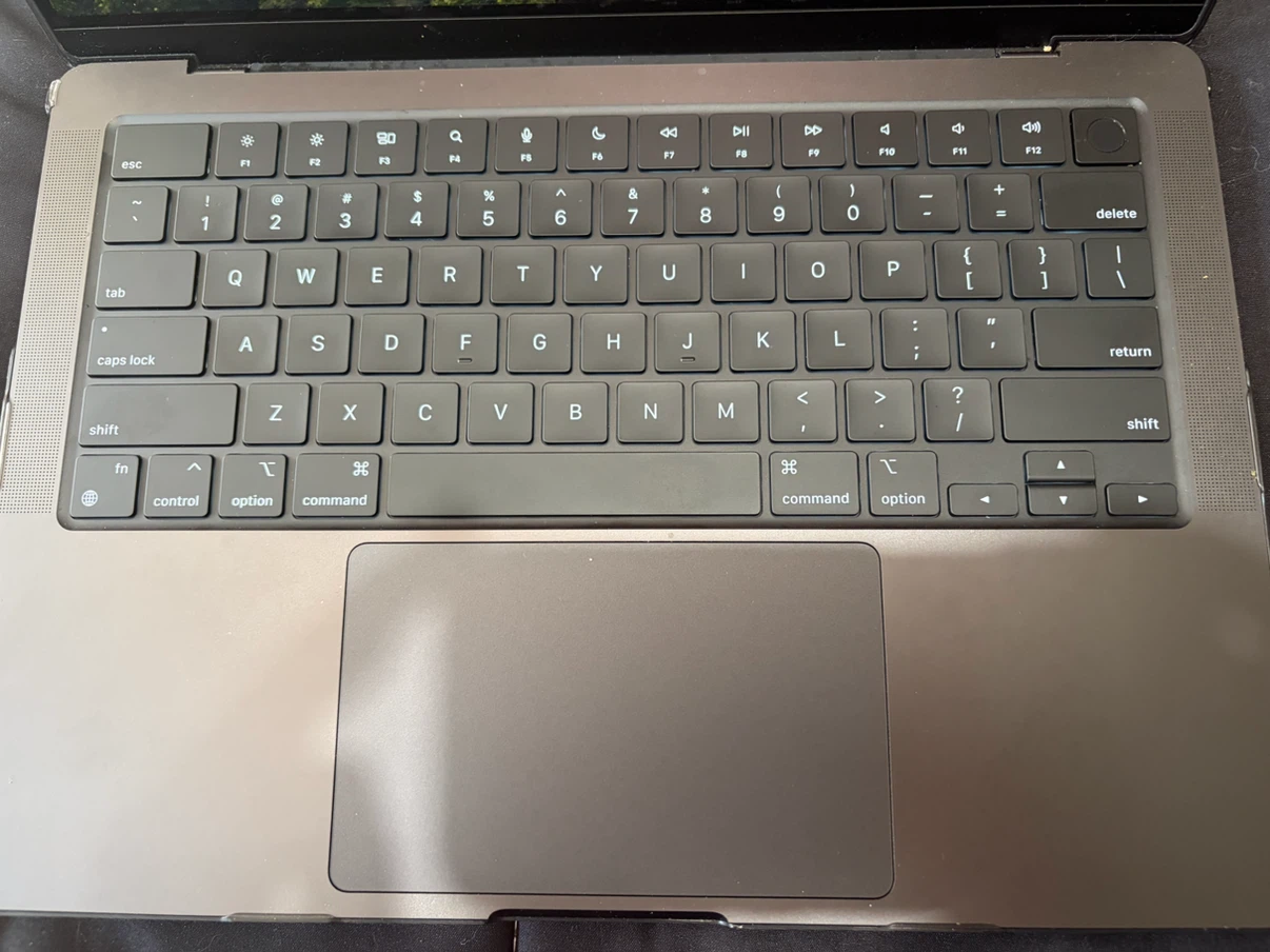 MacBook Pro 2024 1TB 14inch - photo 3