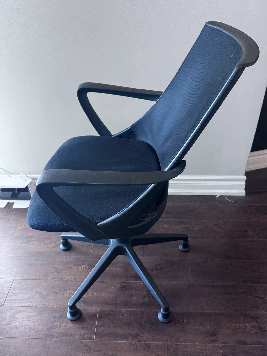 Black Office Chair – Sturdy & Comfortable – Great Condition - photo 2