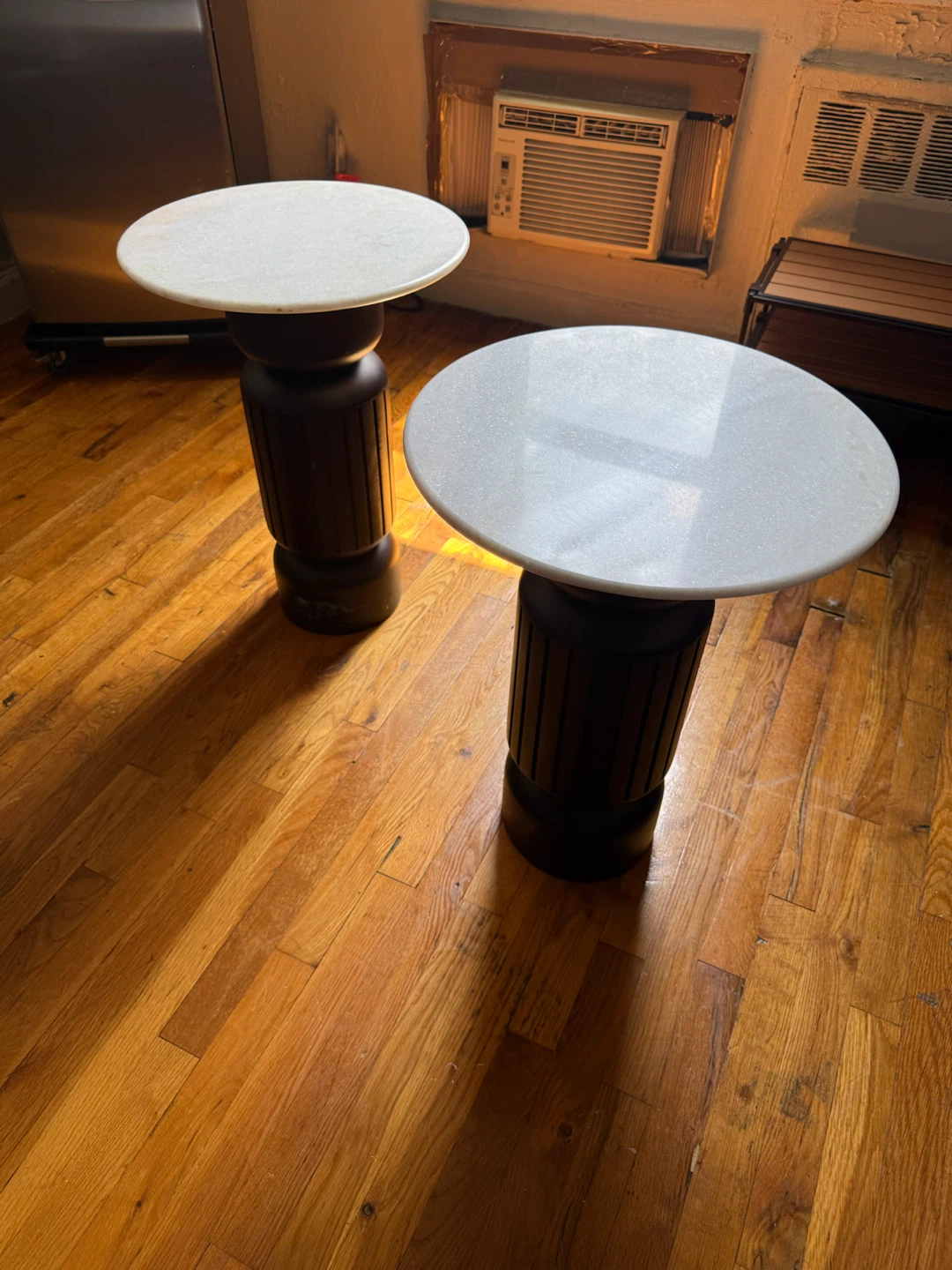 Pair of Pedestal Side Tables with Marble Tops - photo 2