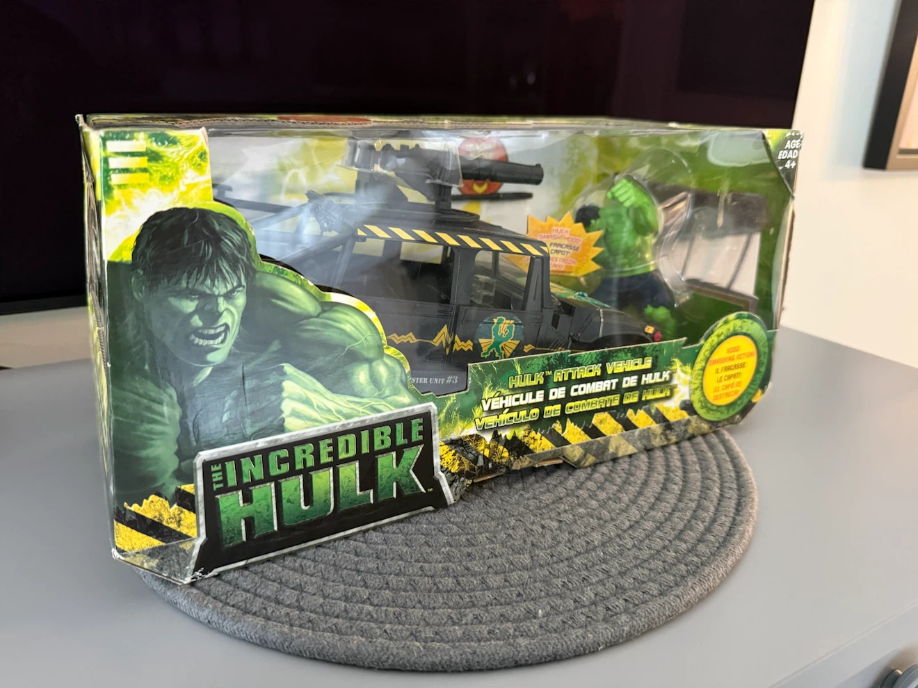 The Incredible Hulk Attack Vehicle with Figure - photo 3