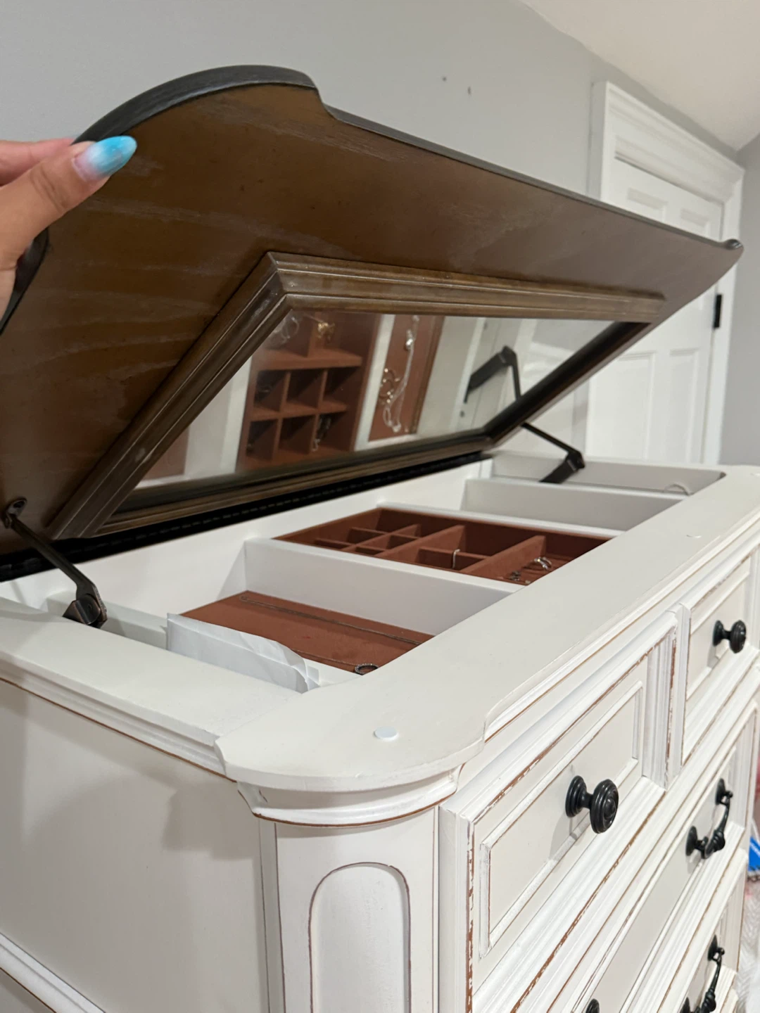 White 7-Drawer Dresser with Jewelry Compartment - photo 4