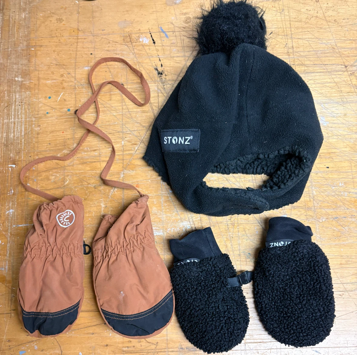 Stonz Winter Hat and Mittens Set