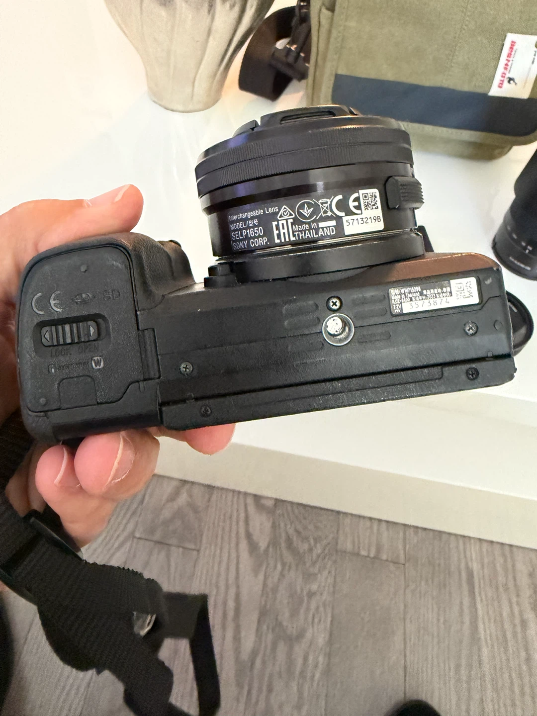 Sony Alpha a6400 Mirrorless Camera with 2 Lenses and Bag - photo 2