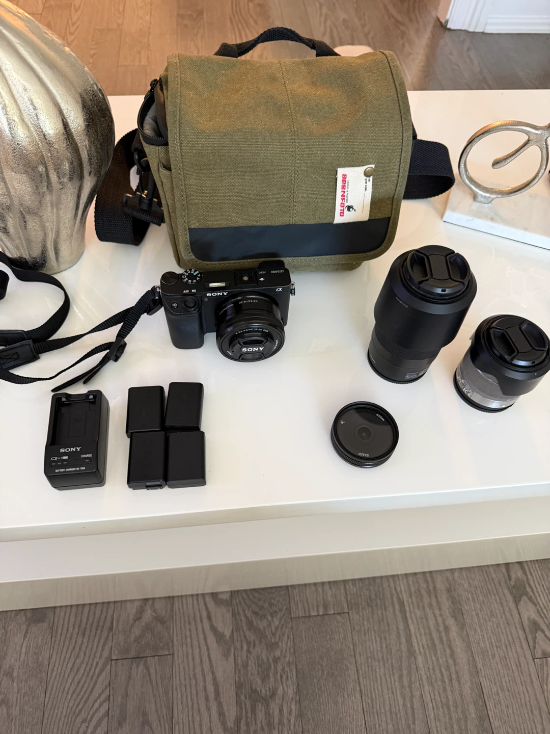 Sony Alpha a6400 Mirrorless Camera with 2 Lenses and Bag - photo 4