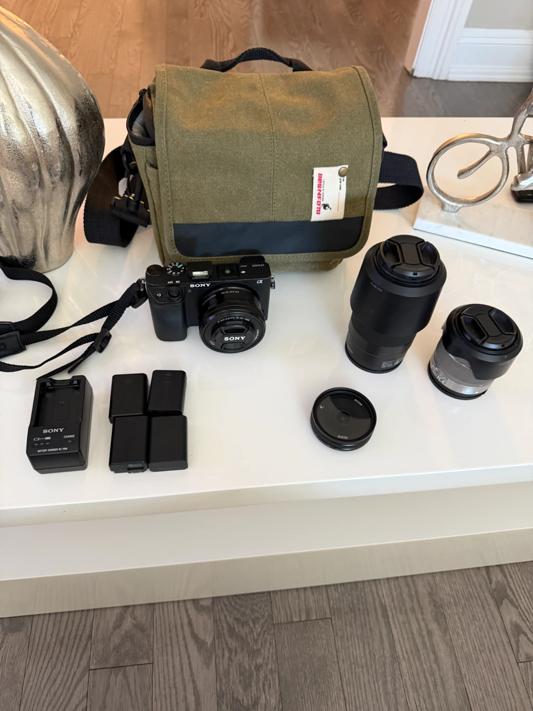 Sony Alpha a6400 Mirrorless Camera with 2 Lenses and Bag - photo 5