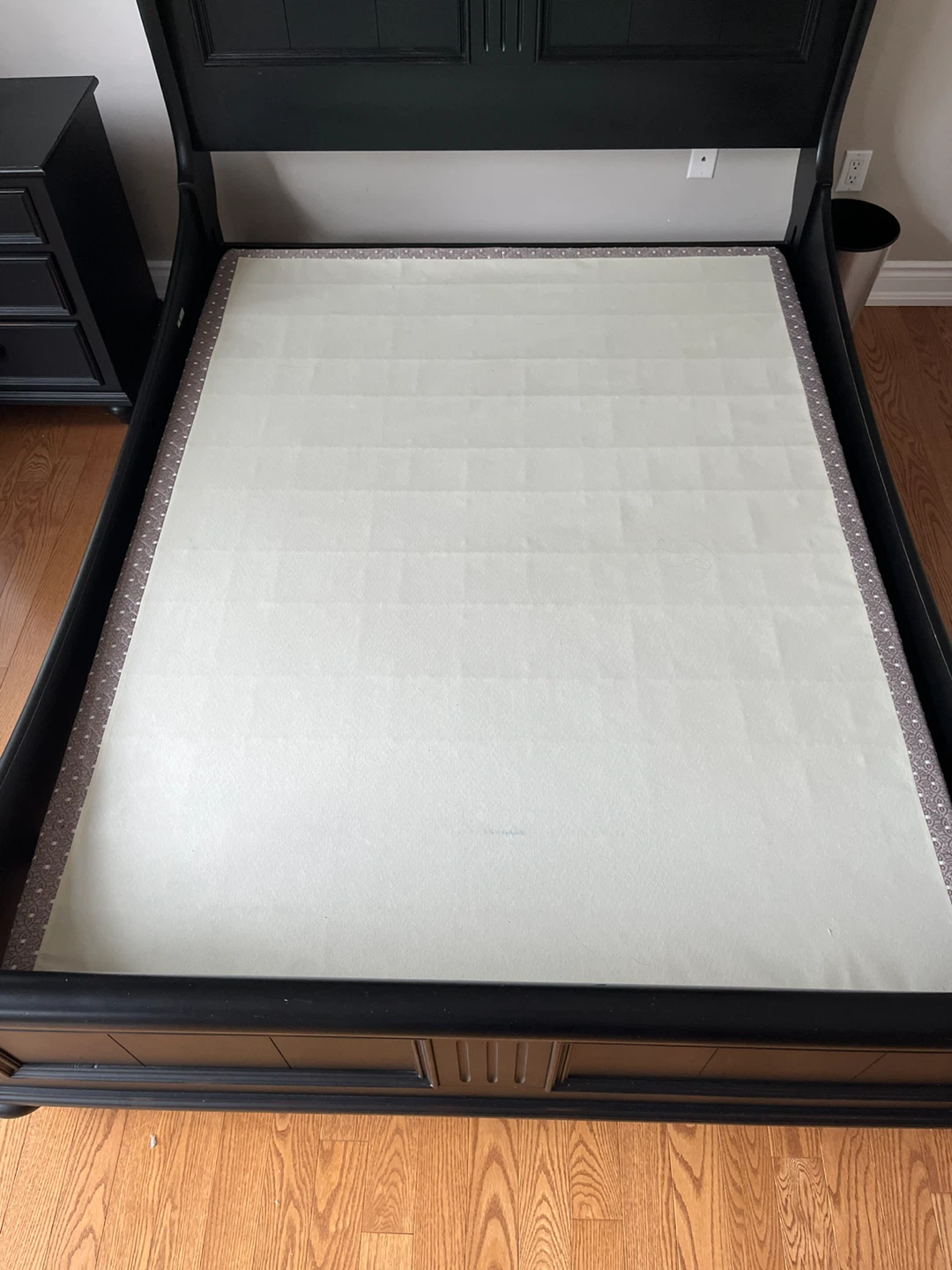 Ethan Allen New Country Bedroom Set – Excellent Condition - photo 3