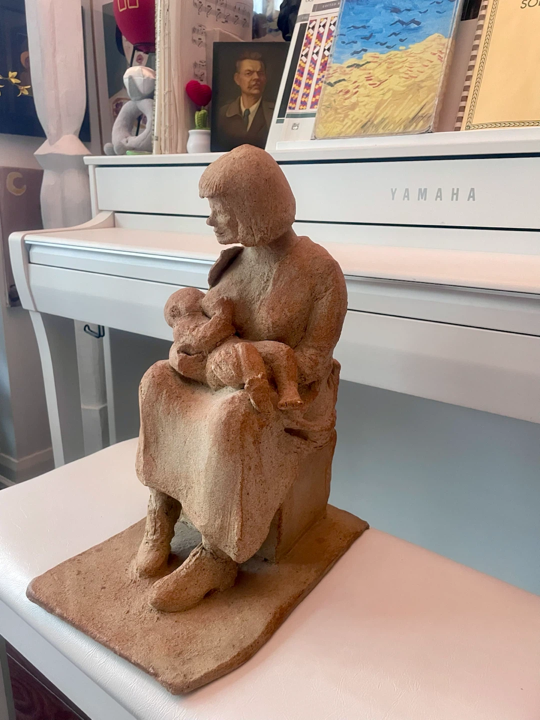 Large Signed Mother & Child Studio Sculpture – Unglazed Clay - photo 2