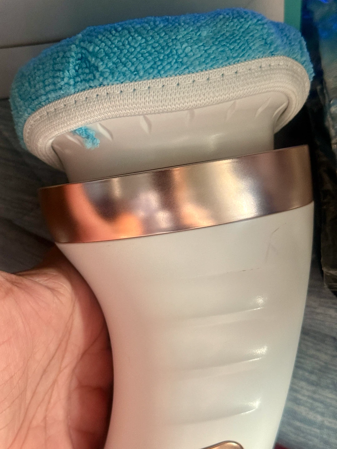 Handheld body massager