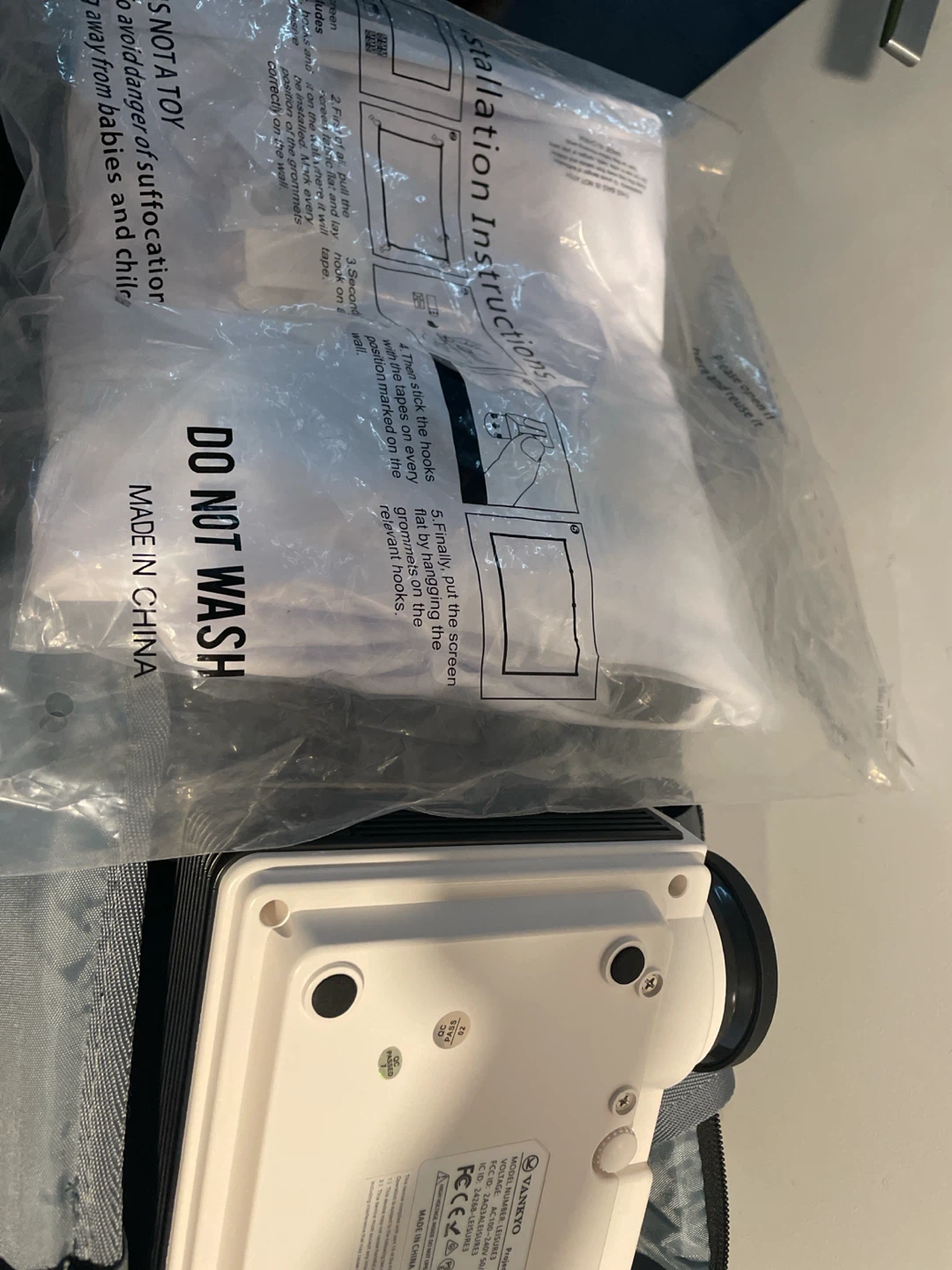 Projector cloth for $25, Leisure Projector with Carrying Case