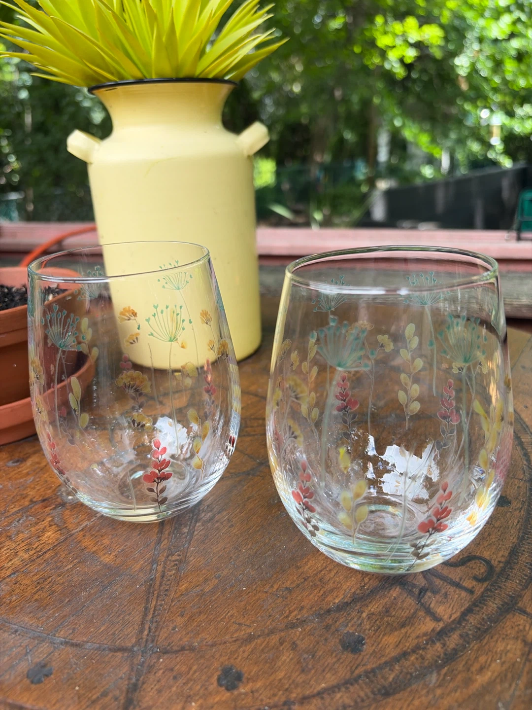Set of 2 Stemless Wine Glasses with Floral Design