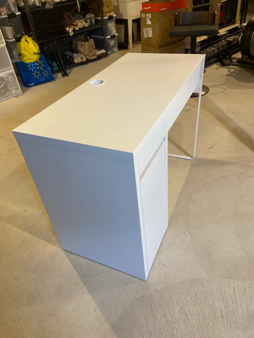 White Desk with Drawers and Shelves - photo 4