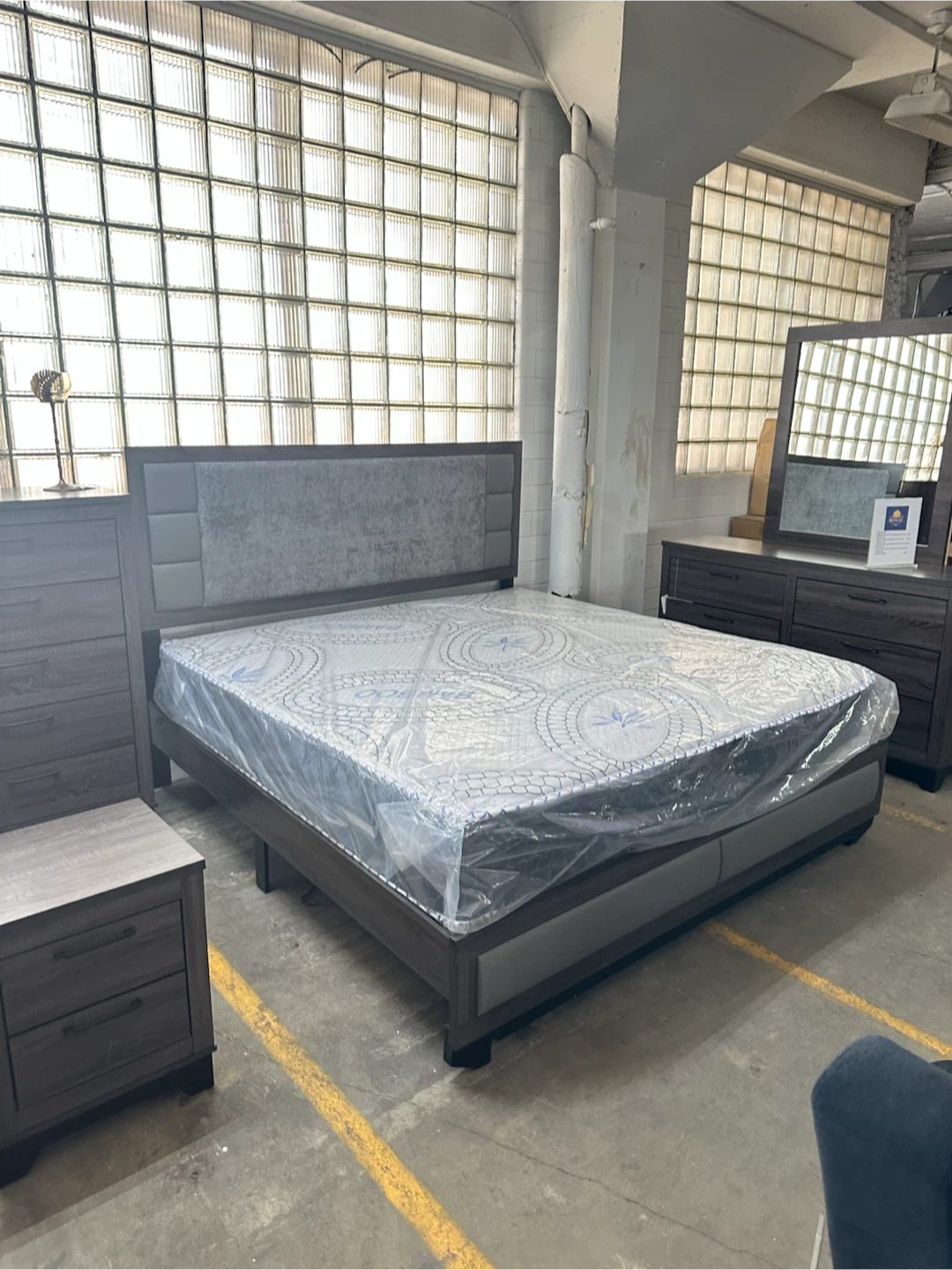 4 piece queen set bed frame mirror dresser nightstand