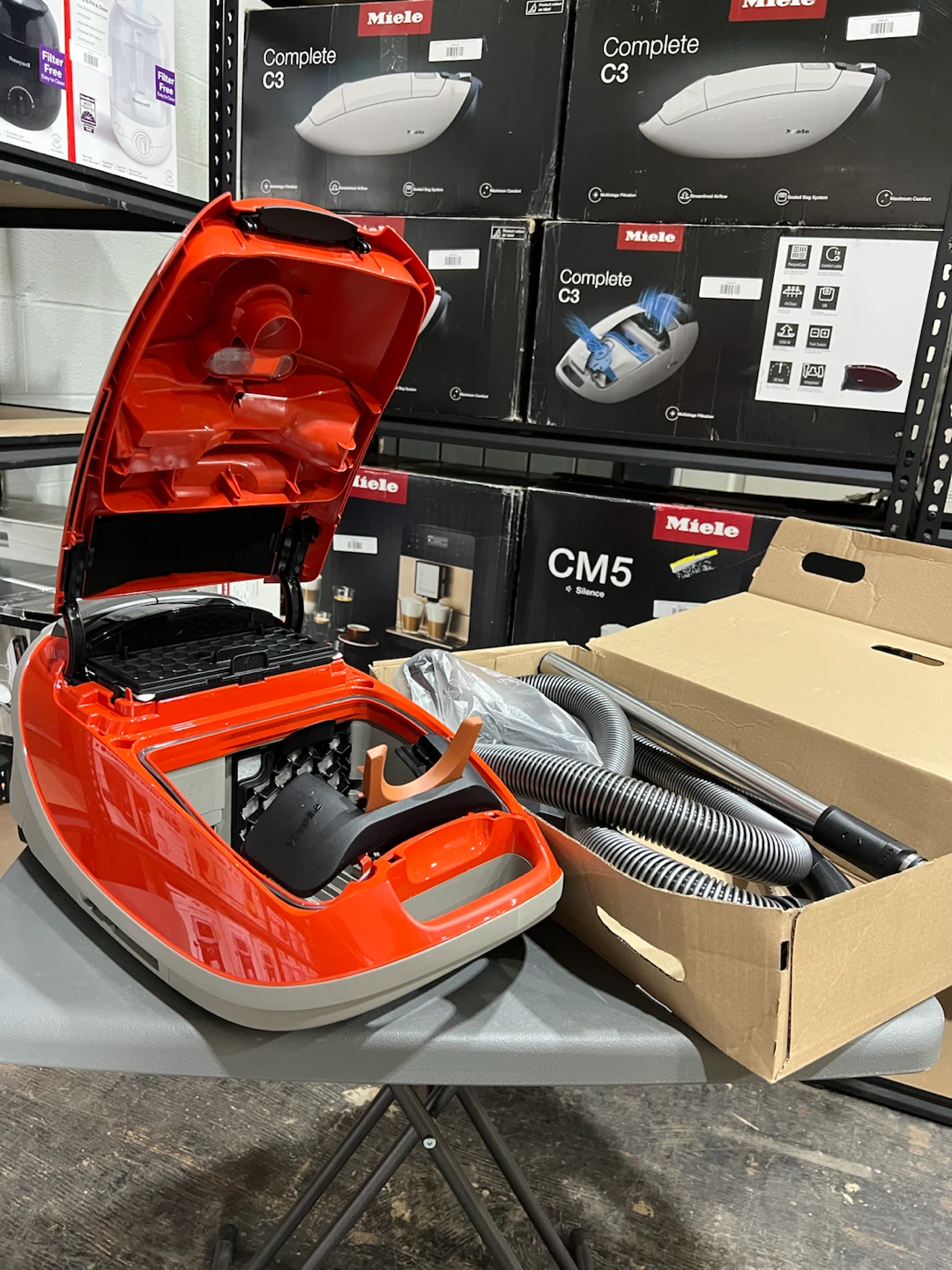 Miele Guard M1 Canister Vacuum - photo 2