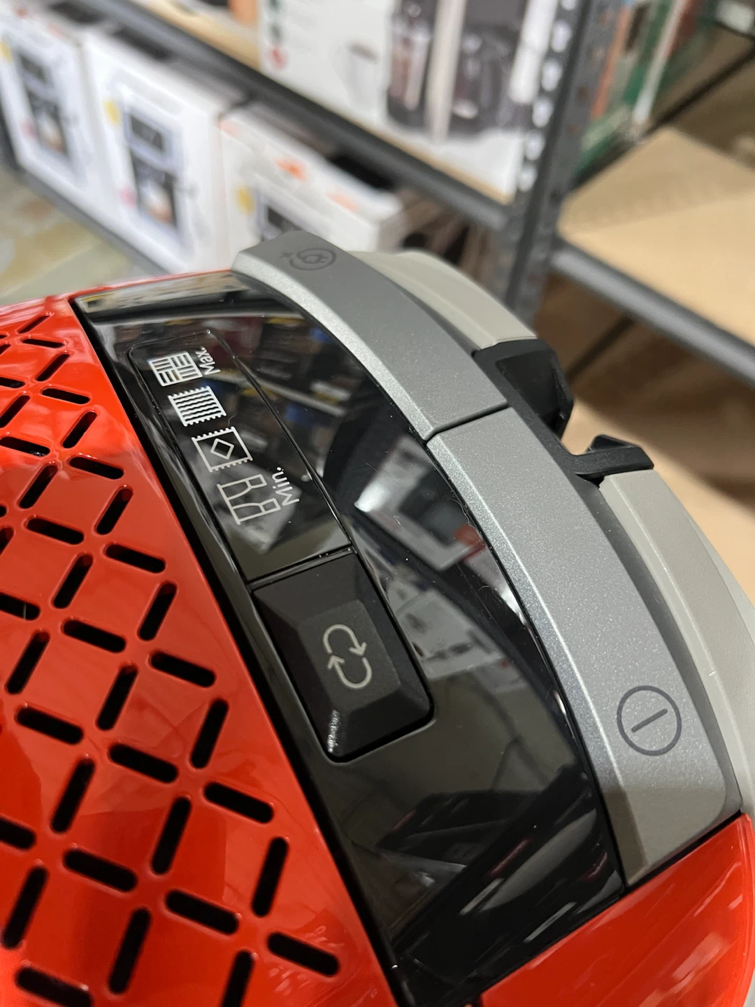 Miele Guard M1 Canister Vacuum - photo 3