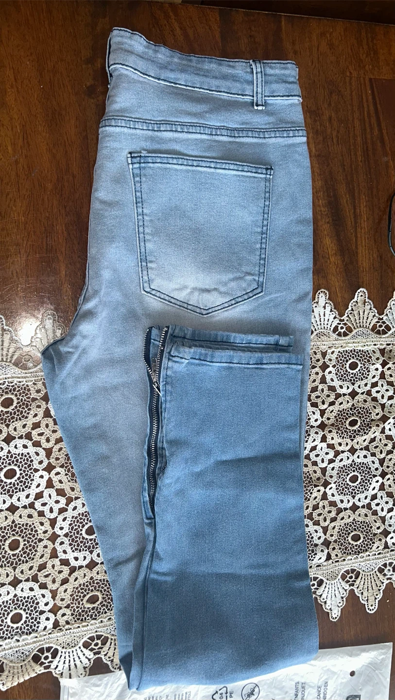 Light Wash Denim Jeans with Zipper Detail - Size L - photo 2