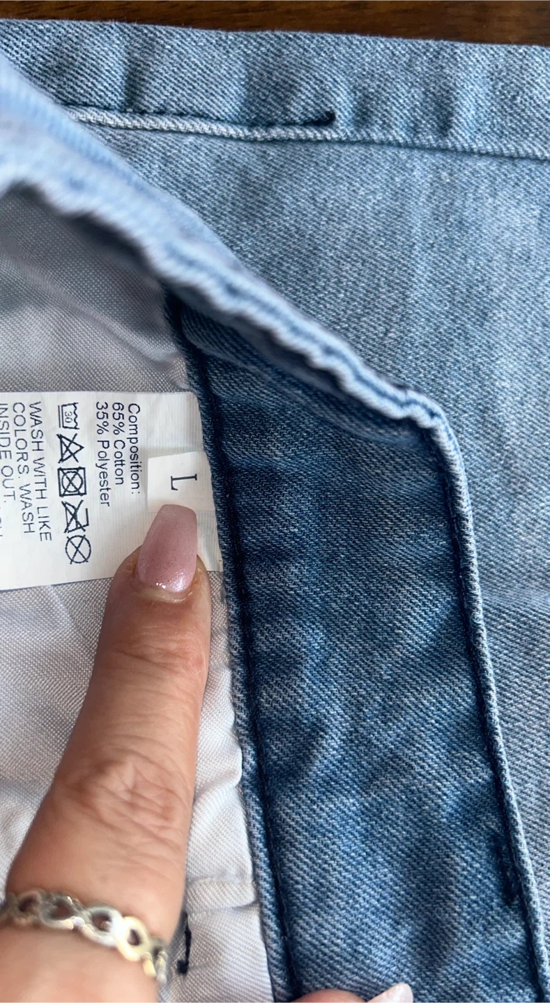 Light Wash Denim Jeans with Zipper Detail - Size L - photo 3