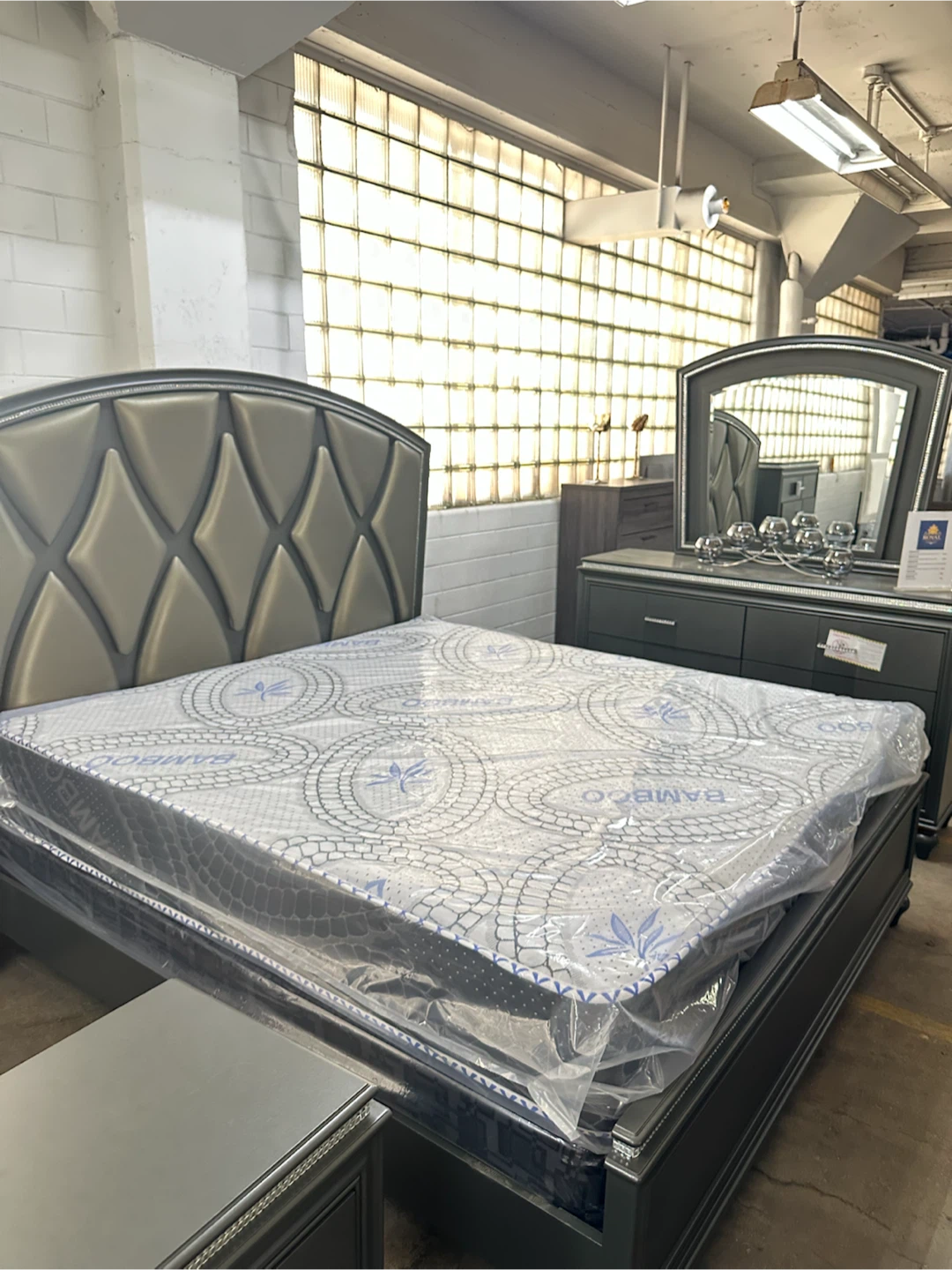 Modern diamond bedroom set - photo 2