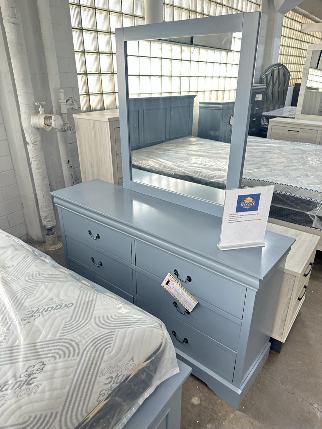 4 piece queen set bed frame mirror dresser nightstand - photo 3