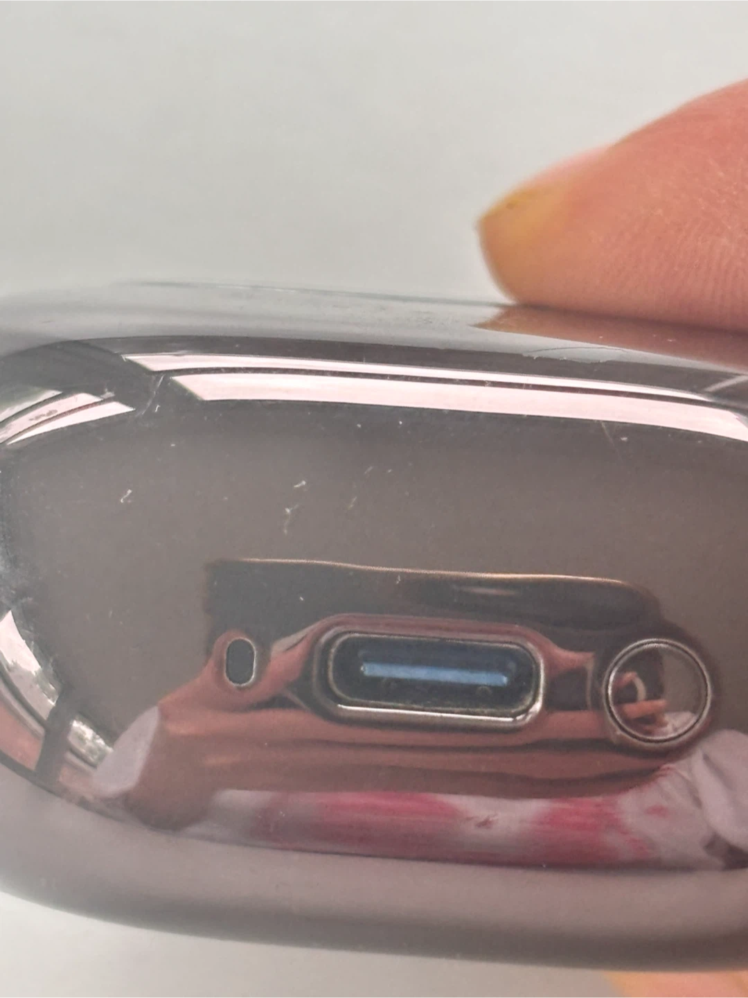 SOUNDPEATS Wireless Earbud Charging Case - photo 4