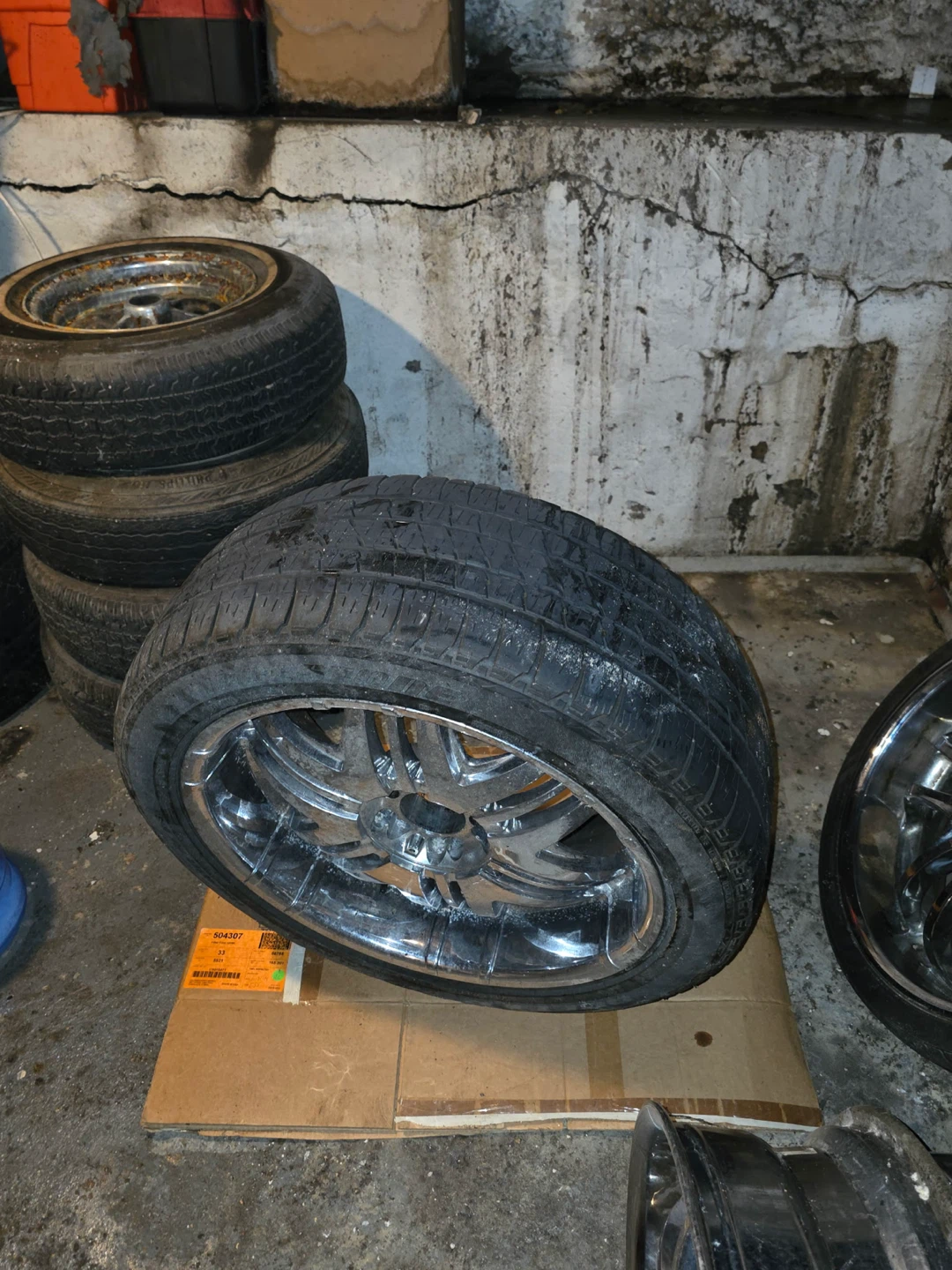 22 inch Chrome Wheels with Tires P255/45R22 - photo 3