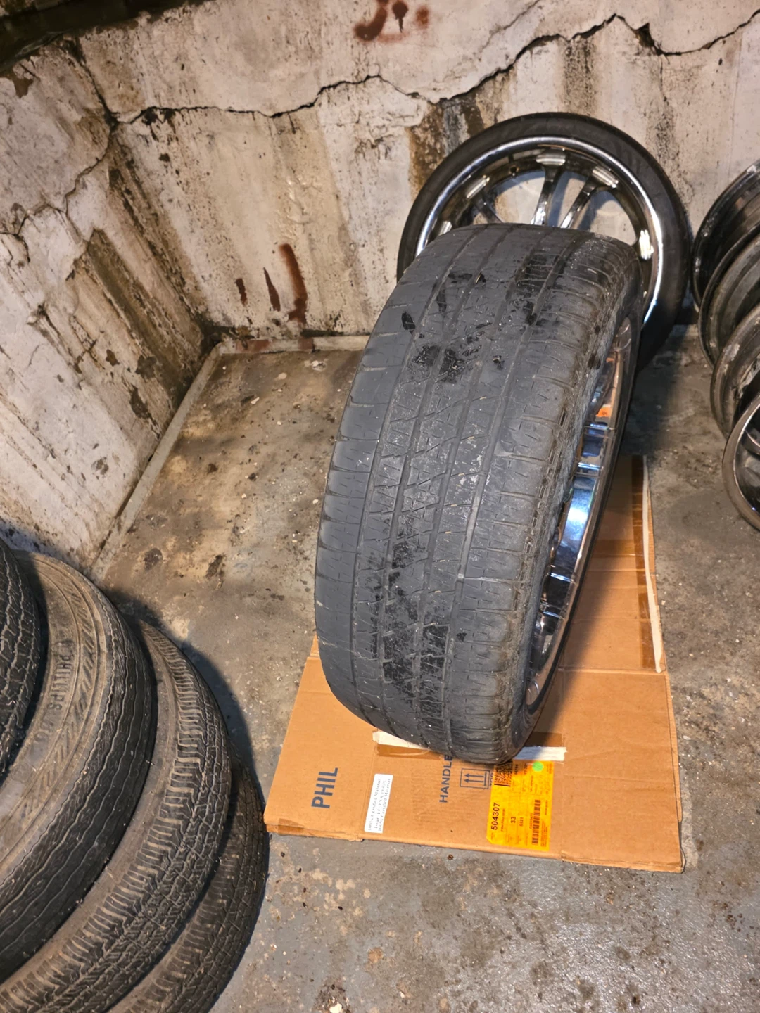 22 inch Chrome Wheels with Tires P255/45R22 - photo 4