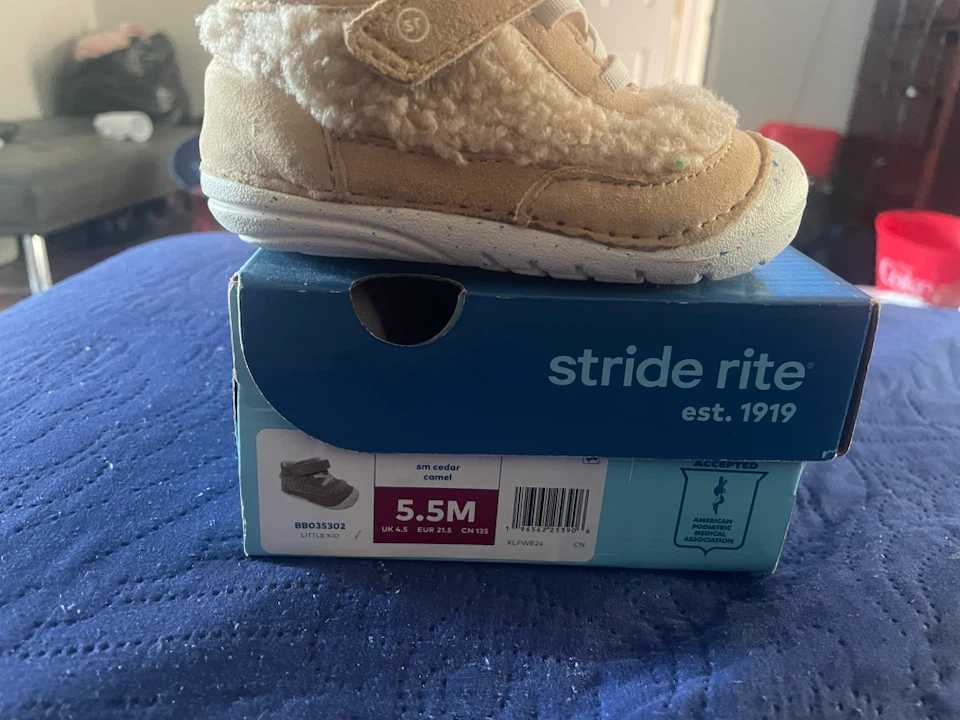 Stride Rite Baby walking  shoes Size 5.5M - photo 2