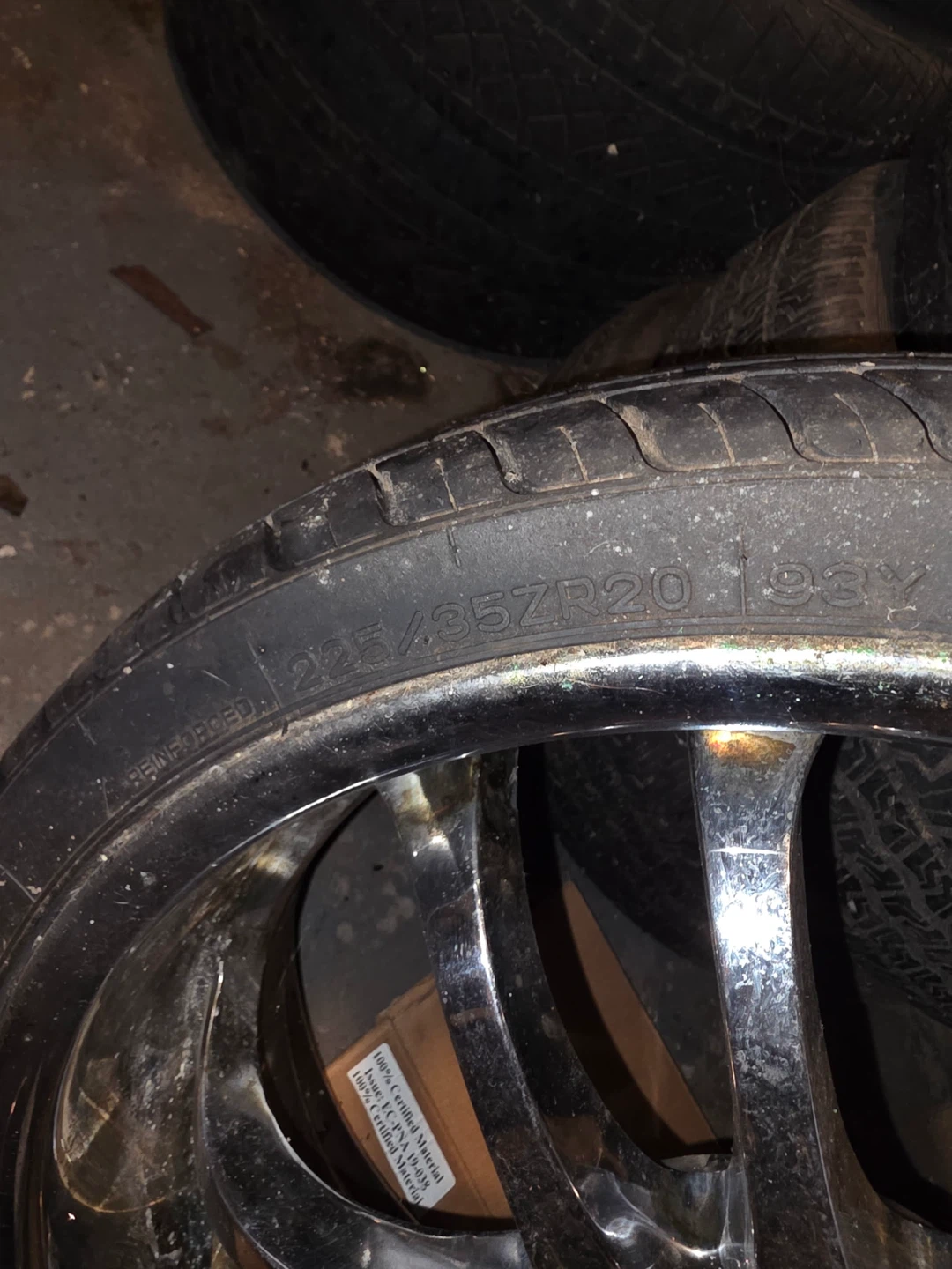 235/35ZR20 Tire with Chrome Rim