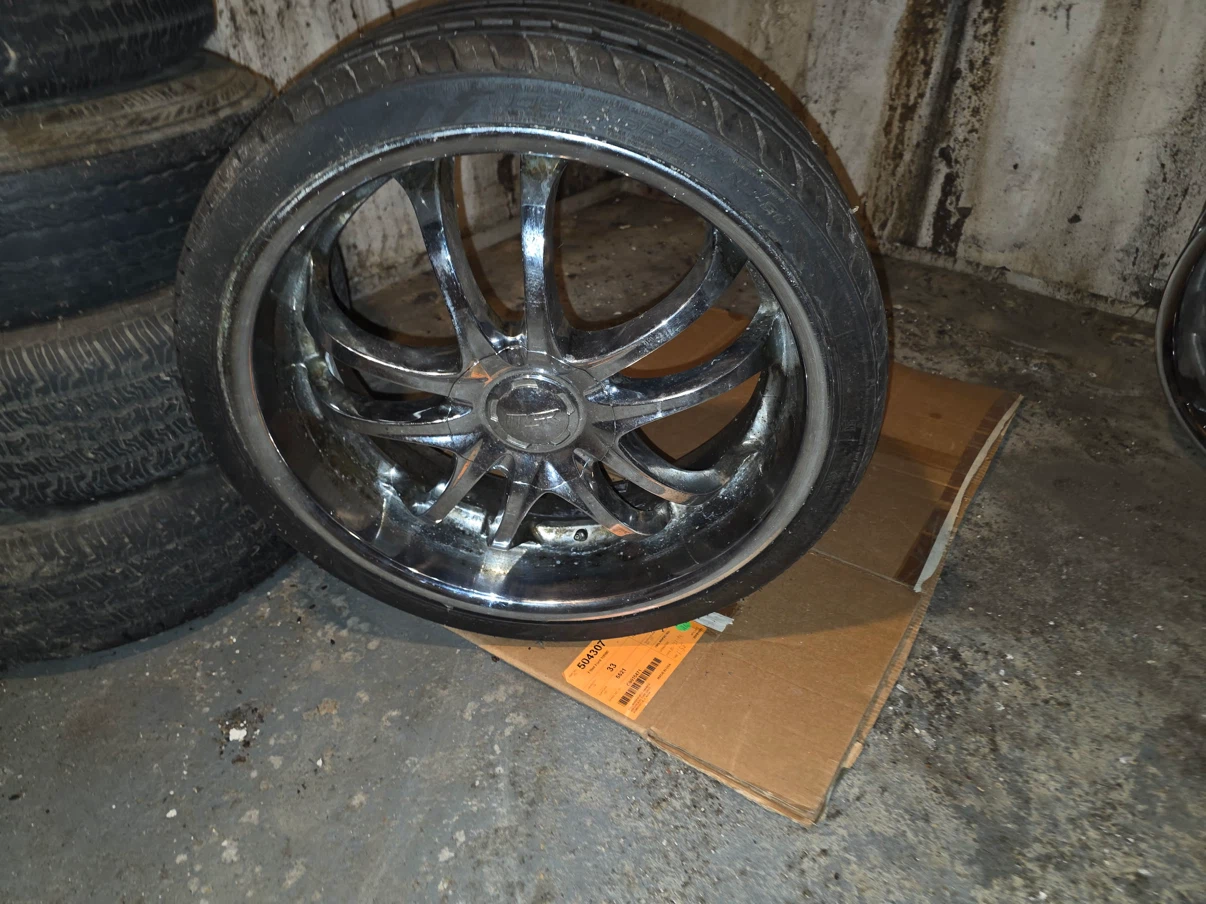 235/35ZR20 Tire with Chrome Rim - photo 2