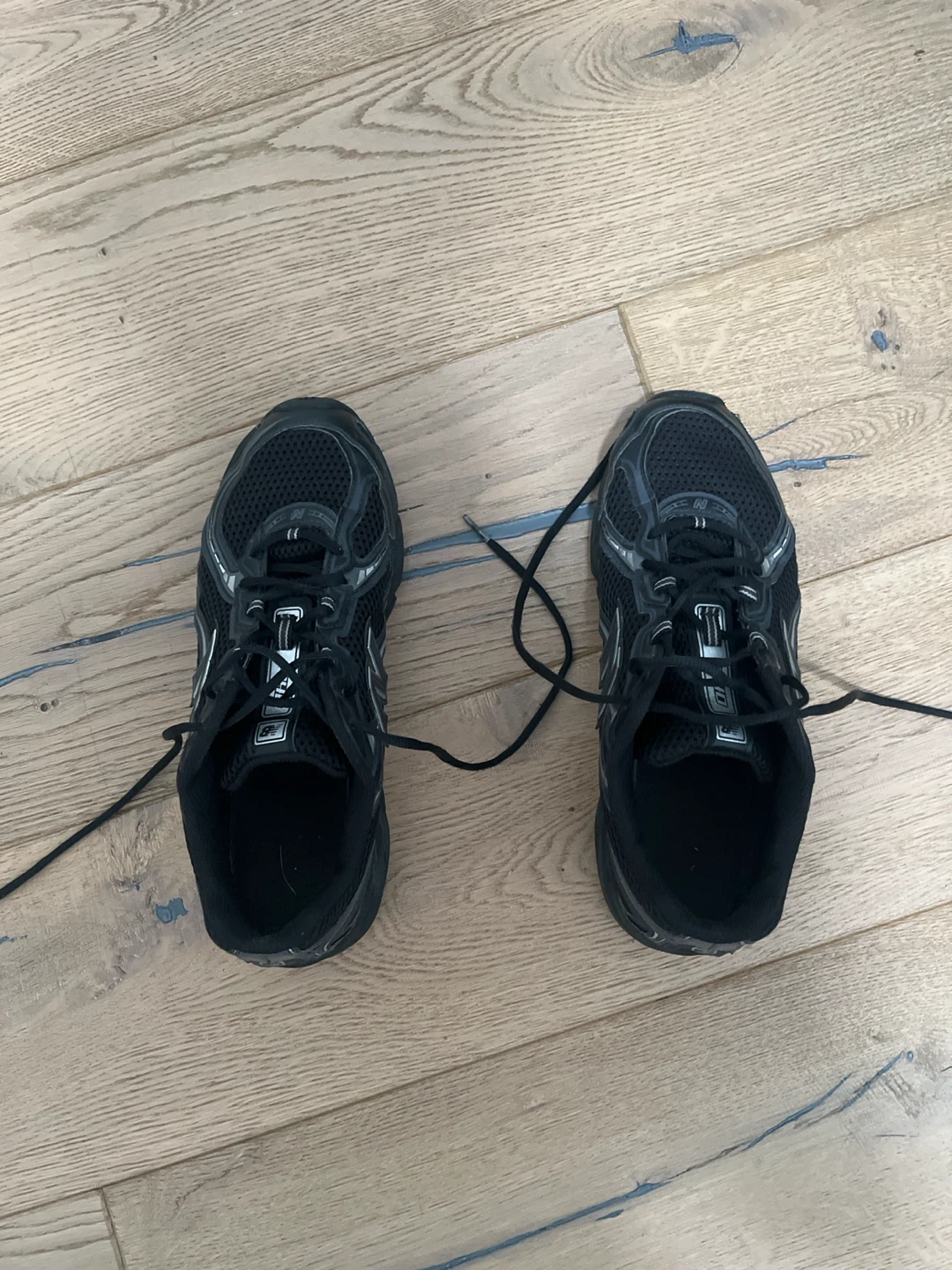 new balance track shoes!! Read description pls