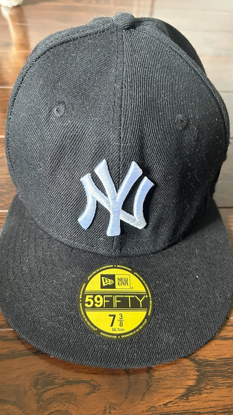 New Era 59FIFTY Yankees Hat Size 7 3/8