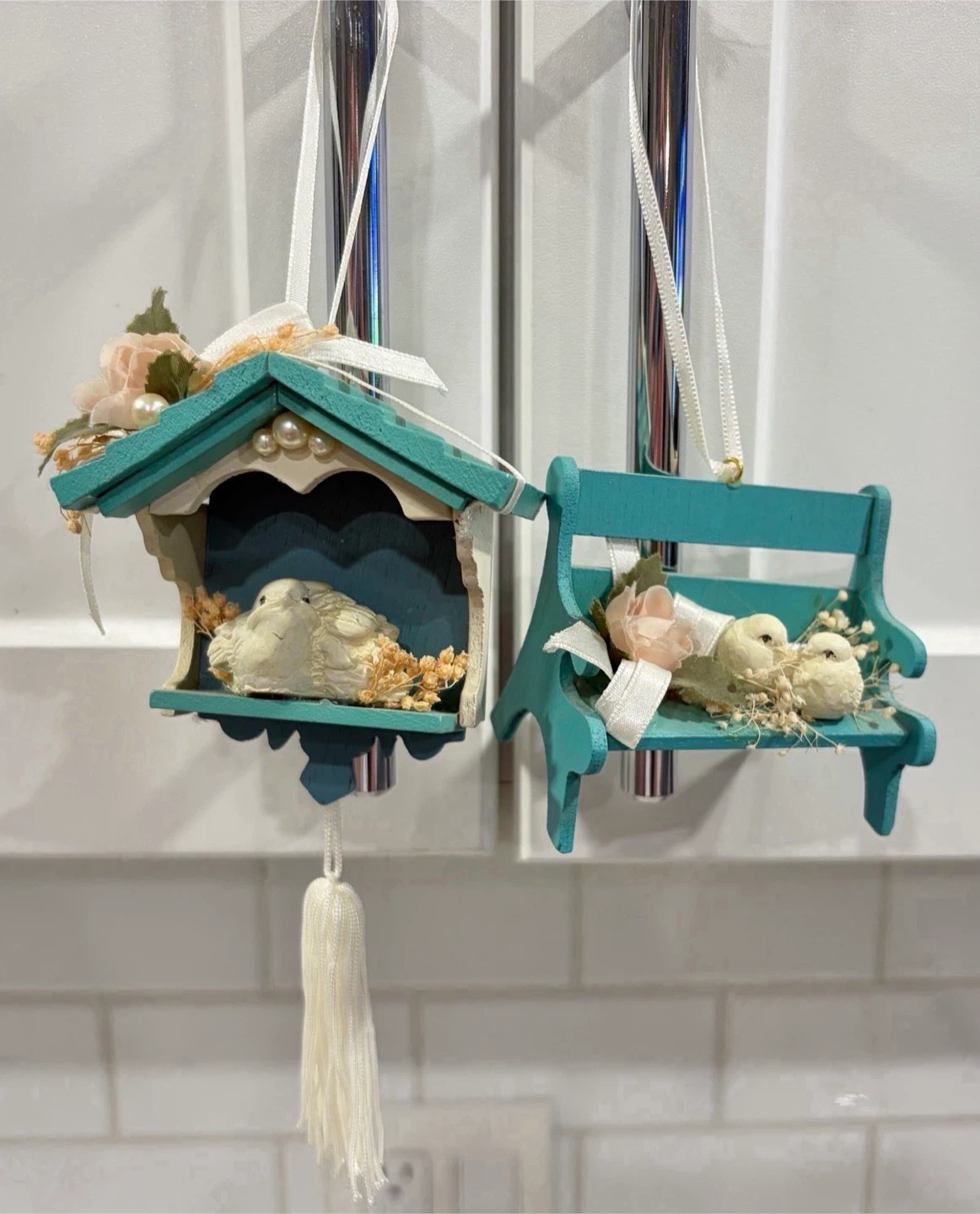 Set of 2 Mini Birdhouse & Bench Hanging Ornaments