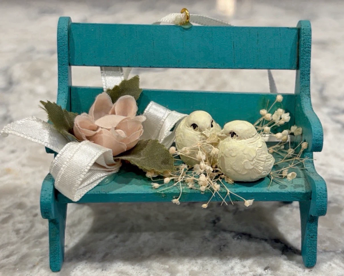 Set of 2 Mini Birdhouse & Bench Hanging Ornaments - photo 3
