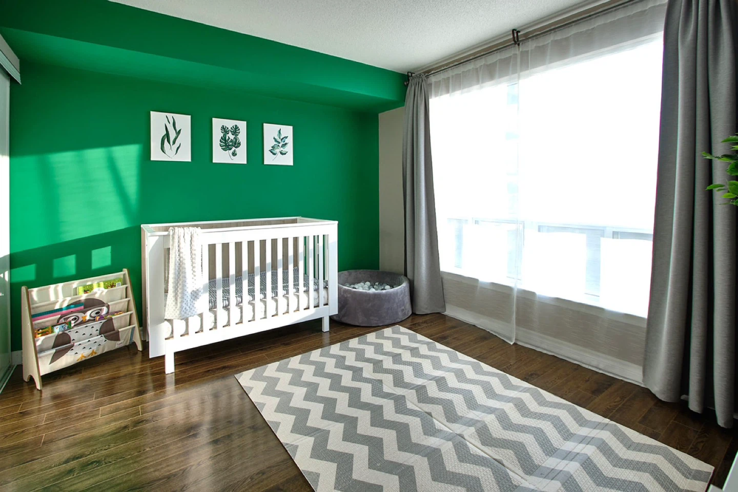 TULIP Crib + Dresser + Mattress + Leander Matty Changer - photo 4