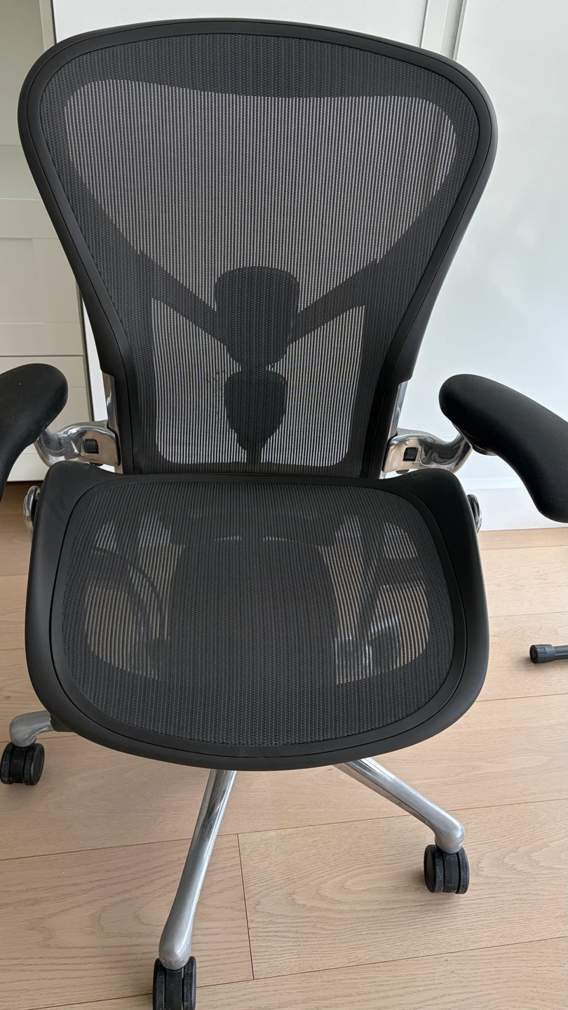 Herman Miller Aeron Chair - photo 2