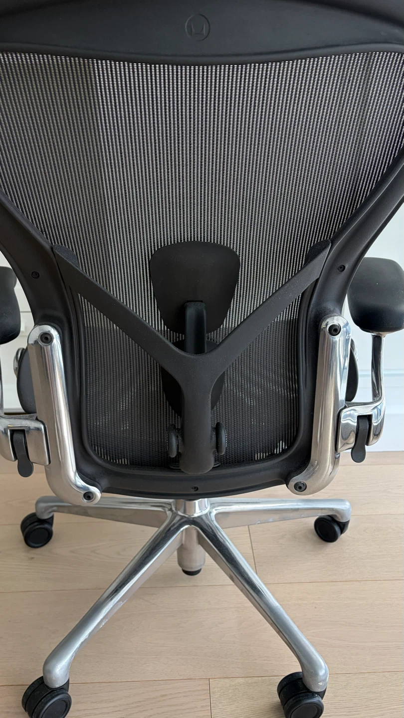 Herman Miller Aeron Chair - photo 3
