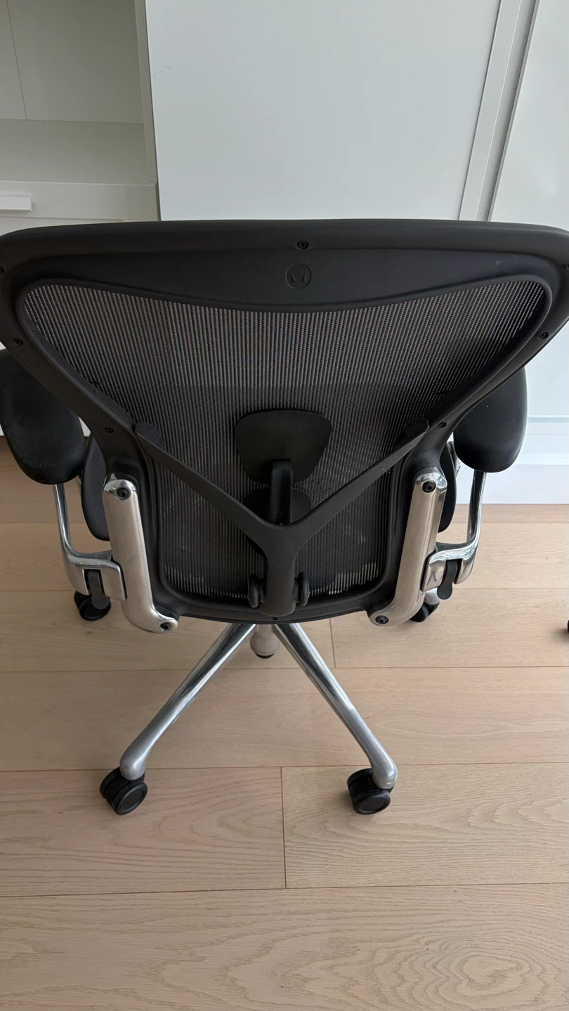 Herman Miller Aeron Chair - photo 4